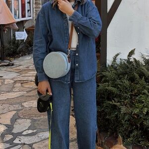 UNIVERSAL THREAD light blue denim Round Bag